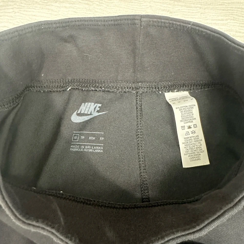 Nike Black Leggings Sleek Athletic Design